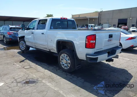2018 GMC Sierra K2500 Denali z USA, uszkodzony, nr VIN 1GT12UEY9JF246905